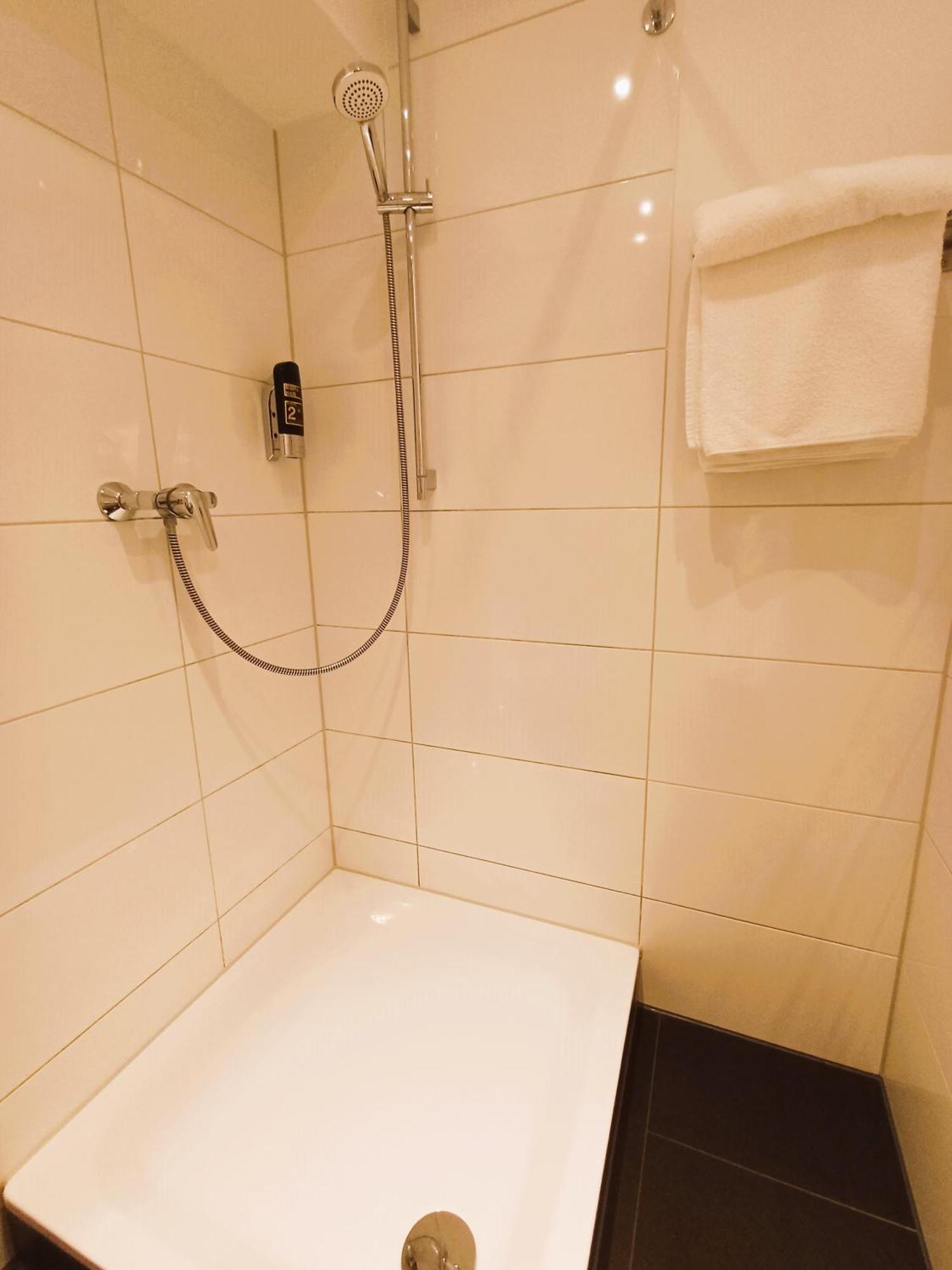 Hotel Ariana Кёльн Экстерьер фото
